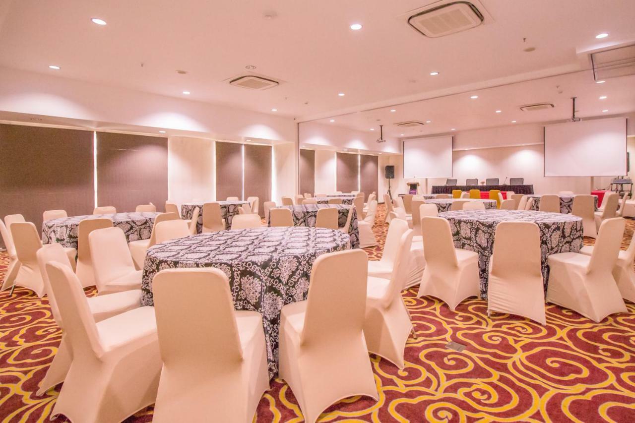Mercure Pontianak City Center Ngoại thất bức ảnh